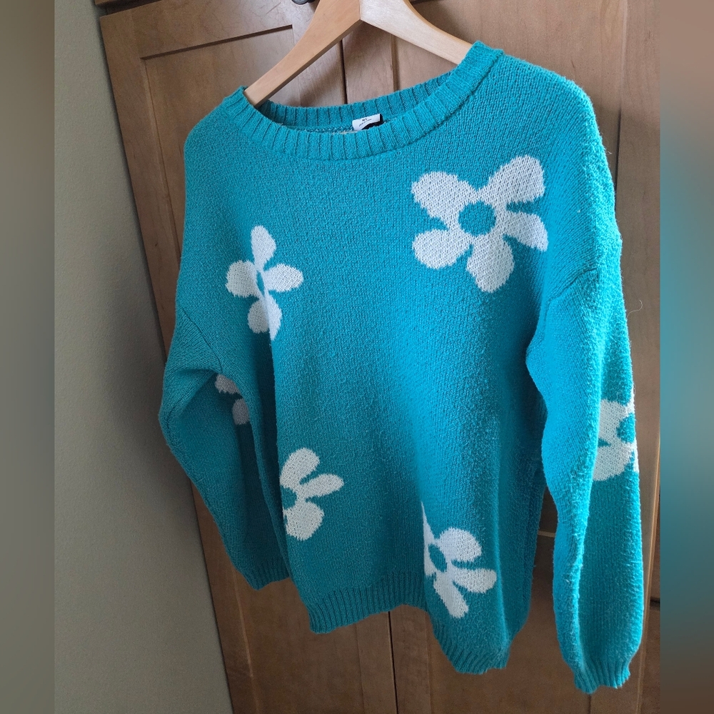 Cozy Casual Groovy Turquoise Floral Sweater - Size M/L, 70s Vibes
